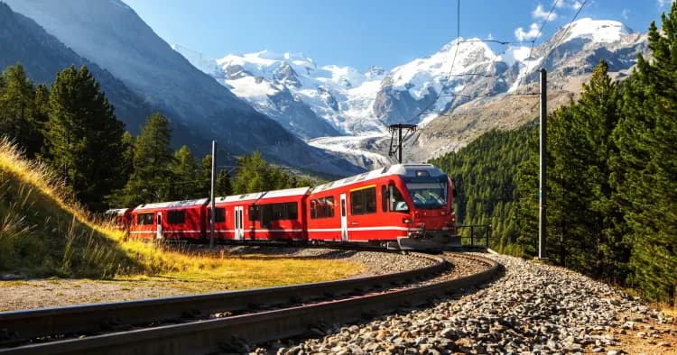 Everything You Need to Know About Train Tours: A Traveler’s Guide