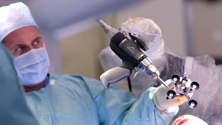 Robotic Knee Replacements: How Smart Tools Are Rewiring Orthopedic Surgery